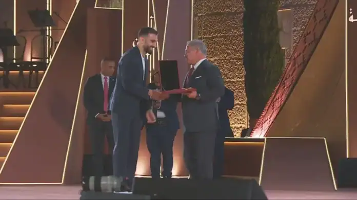 جلالة الملك يمنح منتخب النشامى وسام الاستقلال من الدرجة الأولى