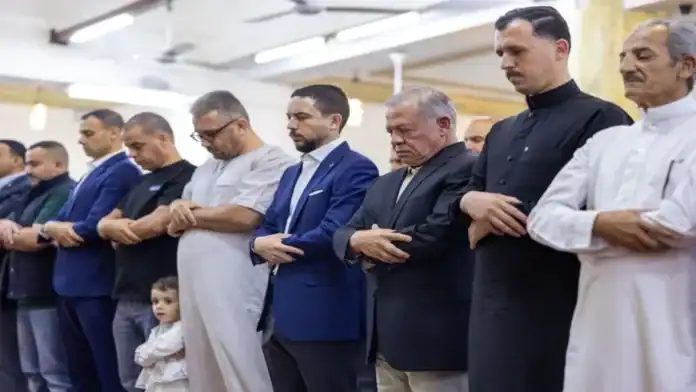 جلالة الملك وولي العهد يؤديان صلاة عيد الأضحى المبارك في العقبة