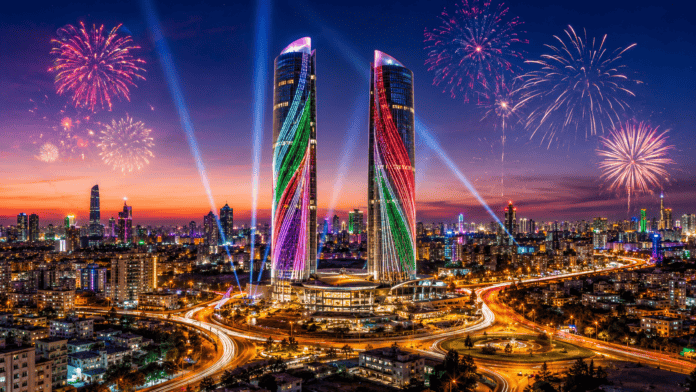 عروض بصرية وألعاب نارية تضيء أبراج بوابة الأردن في عيد الاستقلال الثمانين