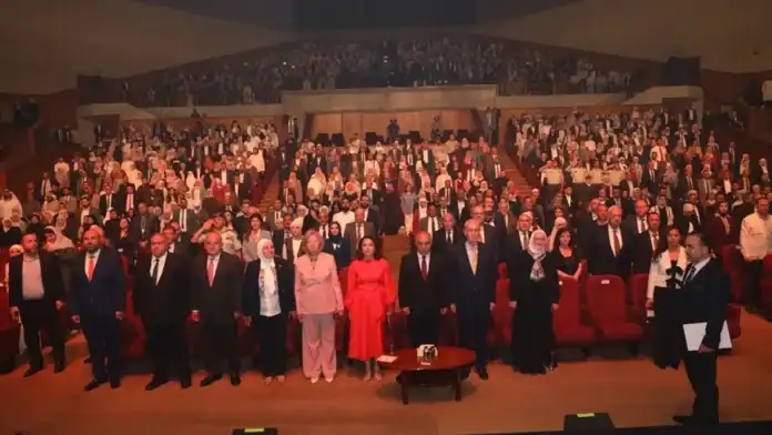 نيابة عن الملكة رانيا: محافظة يتوج الفائزين بجوائز التميز التربوي