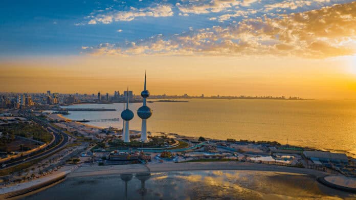 هجوم بمسيرات إيرانية على مطار الكويت وتفعيل خطة الطوارئ