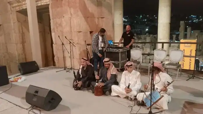مسرح أرتيمس يجمع بين الشعر الأردني والتراث الشعبي في مهرجان جرش