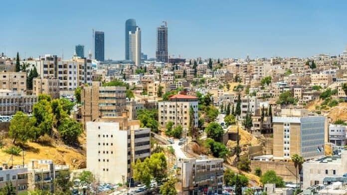 طقس حار يسود المملكة خلال الأيام الأربعة المقبلة مع تحذيرات جوية