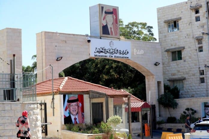 جهود وزارة التربية والتعليم لتعزيز التحول الرقمي وتطوير البيئة المدرسية