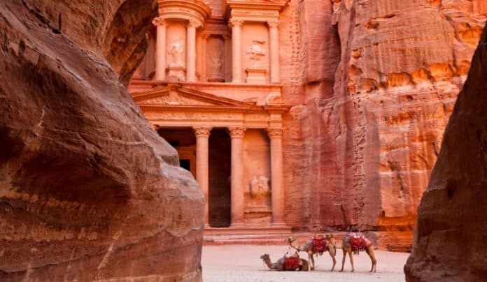 تراجع العوائد السياحية إلى 3.5 مليار دولار خلال النصف الأول من 2026