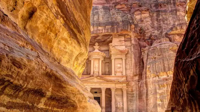 مطالبات بتوسيع الدعم الحكومي للقطاع السياحي في الأردن