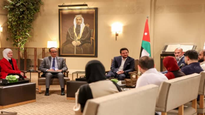 ولي العهد يستقبل أعضاء شبكة خريجي خطى الحسين