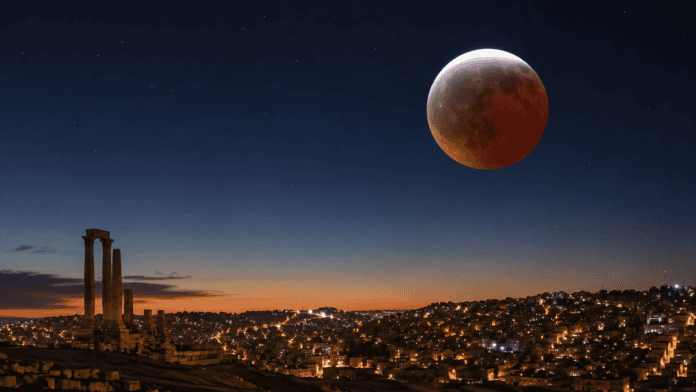 تفاصيل الخسوف الجزئي للقمر في الأردن يوم 28 أغسطس