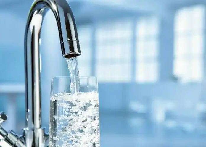 تأكيدات حكومية على مطابقة مياه الشرب للمواصفات الصحية