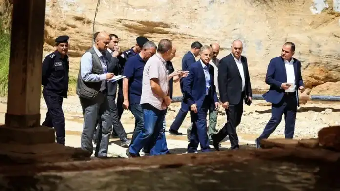 جولة ميدانية لرئيس الوزراء جعفر حسان لتفقد المشاريع التنموية في الطفيلة