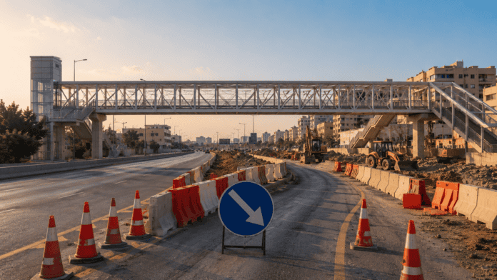 إغلاقات وتحويلات مرورية مؤقتة في شارع الأردن لتركيب جسر للمشاة