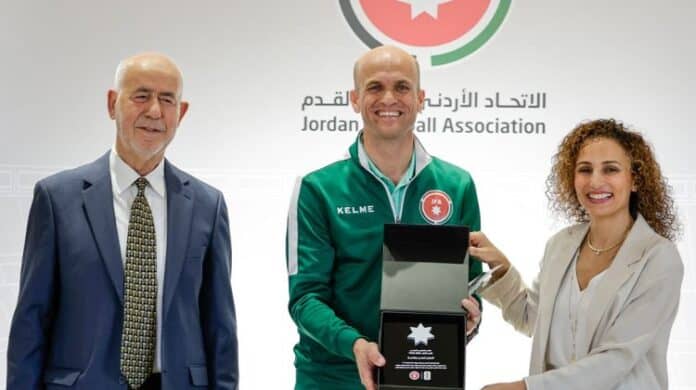 الاتحاد الأردني لكرة القدم يكرم حكام المونديال ويعتمد حكام VAR