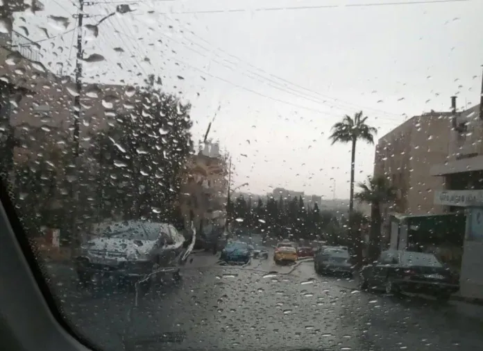 أجواء غائمة مع فرص زخات مطر محدودة في مناطق جنوب المملكة وشرقها
