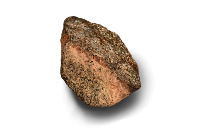 نيزك تيغازا 001 الذي عُثر عليه في الصحراء الكبرى في مالي ويُعد من أقدم النيازك المريخية على الأرض