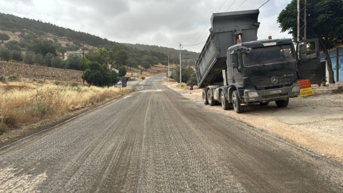 بدء تنفيذ 3 مشاريع صيانة لطرق رئيسية في محافظة الزرقاء بدء تنفيذ 3 مشاريع صيانة لطرق رئيسية في محافظة الزرقاء