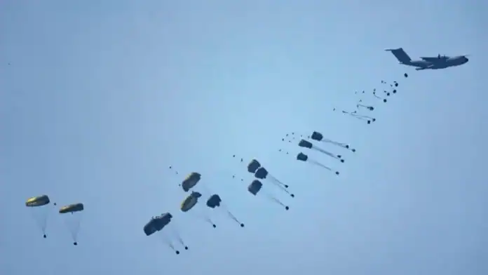 الاحتلال يعلن السماح بإسقاط المساعدات جواً على غزة بدءاً من اليوم