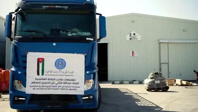 الأردن يرسل قافلة مساعدات جديدة إلى غزة تضم 50 شاحنة دعمًا للأسر المنكوبة