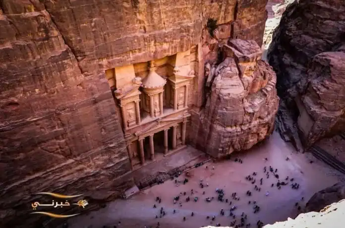 البترا تعاني من تراجع حاد في السياحة الأجنبية وسط توتر الأوضاع الإقليمية