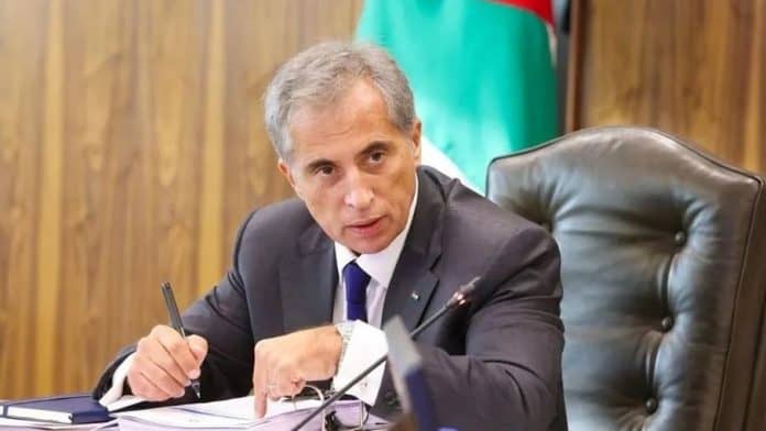 رئيس الوزراء يصدر بلاغاً لإعداد مشروع موازنة 2026 لإقرارها قبل نهاية العام رئيس الوزراء يصدر بلاغاً لإعداد مشروع موازنة 2026 لإقرارها قبل نهاية العام