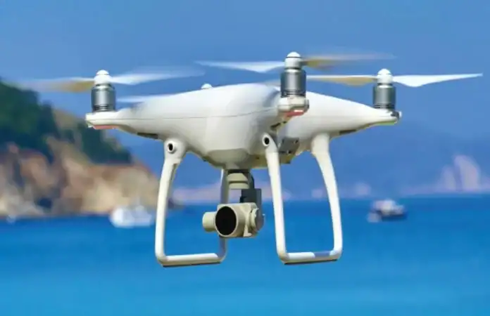 شباب وفتيات يتنافسون في أول سباق طائرات مسيرة في الأردن شباب وفتيات يتنافسون في أول سباق طائرات مسيرة في الأردن