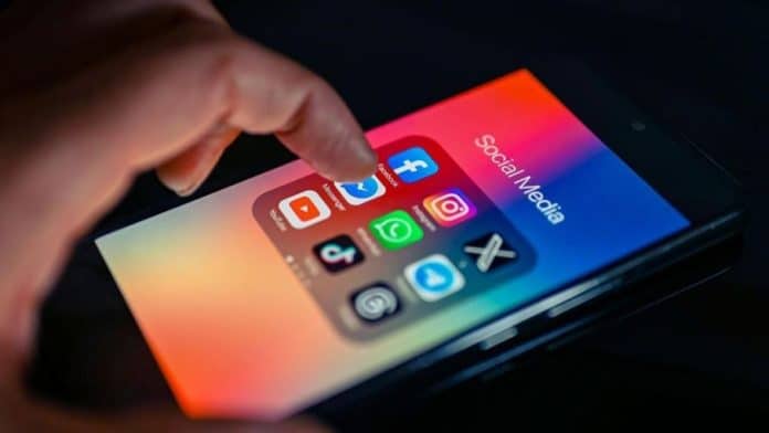 البرلمان الأوروبي يعتمد سن 16 عاماً كمعيار أدنى لاستخدام منصات التواصل