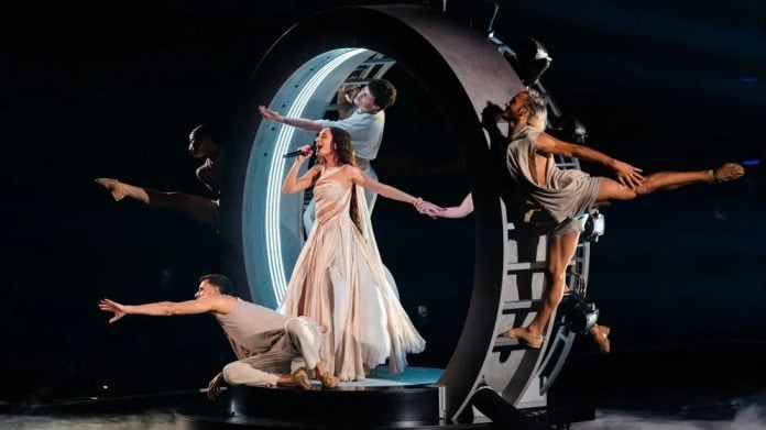 موجة انسحابات تعصف بـ 