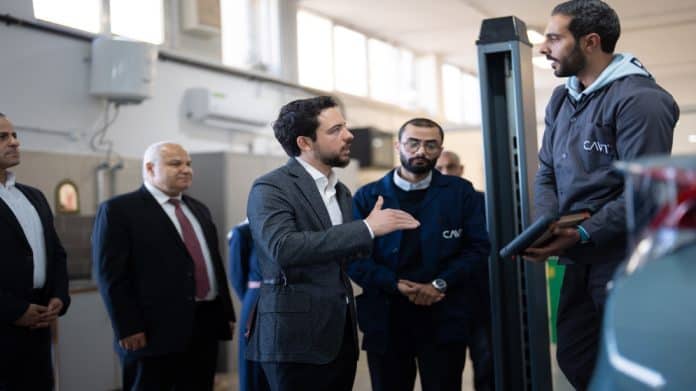 ولي العهد يدشن حاضنة للريادة ويتفقد 