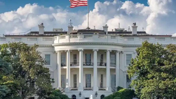 منشور غامض للبيت الأبيض يُشعل التكهنات بضربة عسكرية لإيران