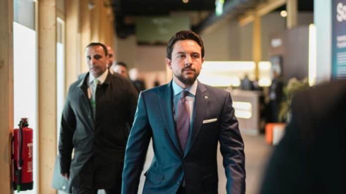 ولي العهد يمثل الملك في اجتماعات 