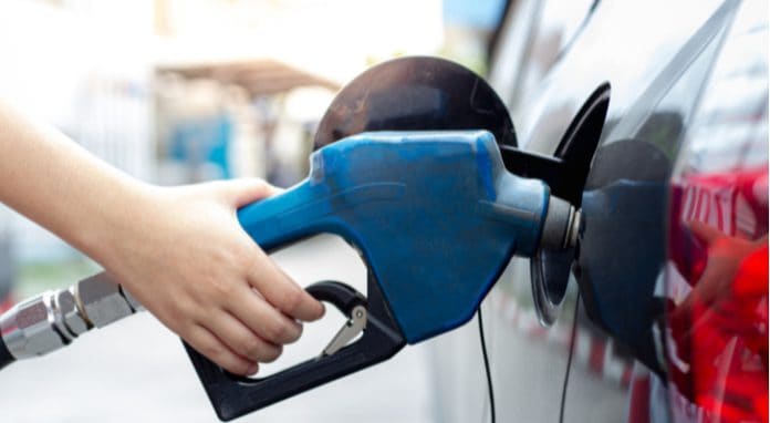 ترجيحات بانخفاض أسعار المحروقات الشهر المقبل: البنزين والديزل في مقدمة التراجع