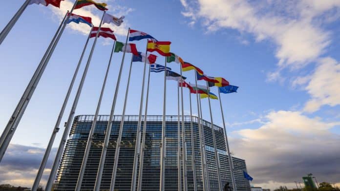 البرلمان الأوروبي يوقف إجراءات التصديق على الاتفاقية التجارية مع واشنطن