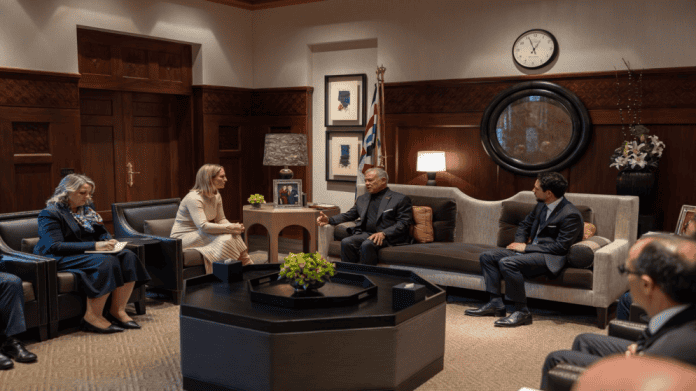 العاهل الأردني يبحث مع وزيرة خارجية إيرلندا تطورات غزة والشراكة الأوروبية