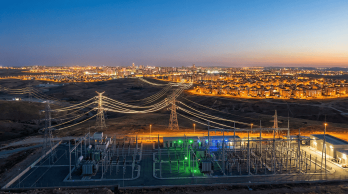 وزير الطاقة يطمئن المواطنين: لا نية للجوء إلى القطع المبرمج للكهرباء