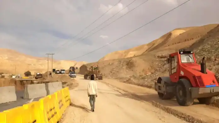 الأردن: السيول تتسبب بانهيار جزء من طريق الطفيلة – الكرك