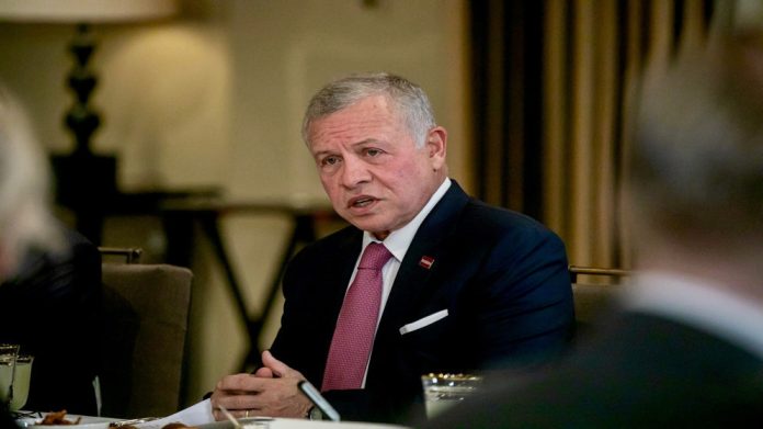 العاهل الأردني يتلقى 30 اتصالاً من قادة العالم لبحث التطورات الإقليمية