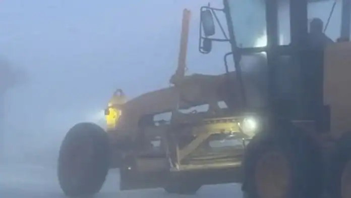 تحذيرات أمنية من الانزلاقات إثر بدء تراكم الثلوج في الشوبك والرشادية