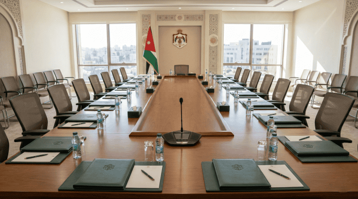 الحكومة تنفي رسمياً العودة للدوام عن بُعد