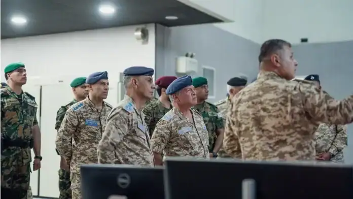 العاهل الأردني يشيد بكفاءة طياري سلاح الجو ويوجه بالاستعداد التام