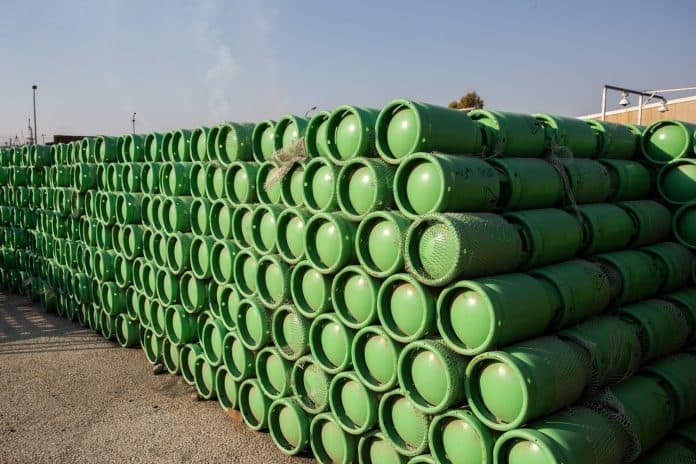 مصفاة البترول تؤكد توفر مخزون آمن من الغاز وشحنات جديدة في نيسان